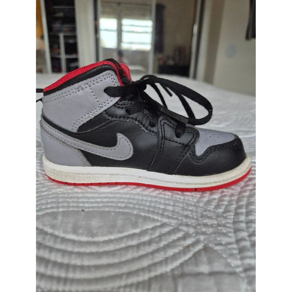 VGUC Nike Air Jordan 1 Mid TD Bred Shadow Grey Black Littlen Kids 8